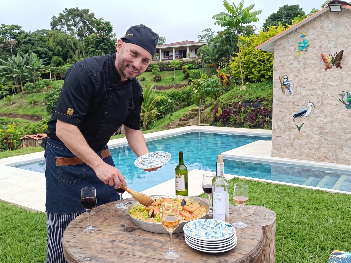 Oscar atendiendo una celebración familiar en finca